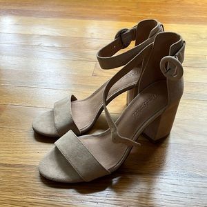 Madewell Claudia sandal in sand dune suede